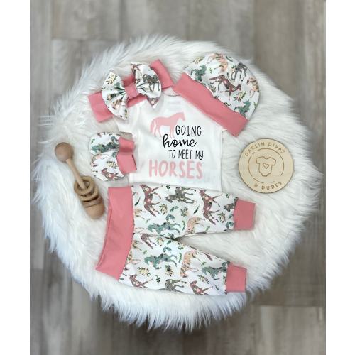 Horse Floral Baby Girl Outfit: Newborn Coming Home Set