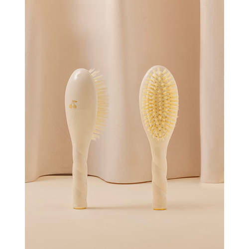 La Bonne Brosse x Bonpoint N.06: The Creamy White Baby Hairbrush