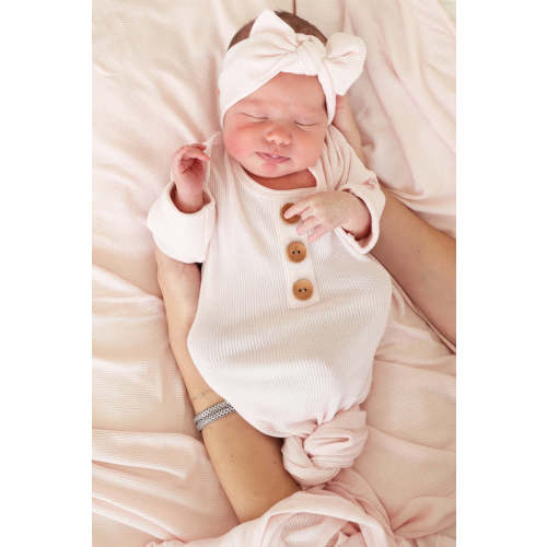 Pearl Pink Bamboo Waffle Newborn Baby Knot Gown & Hat Set | Caden Lane