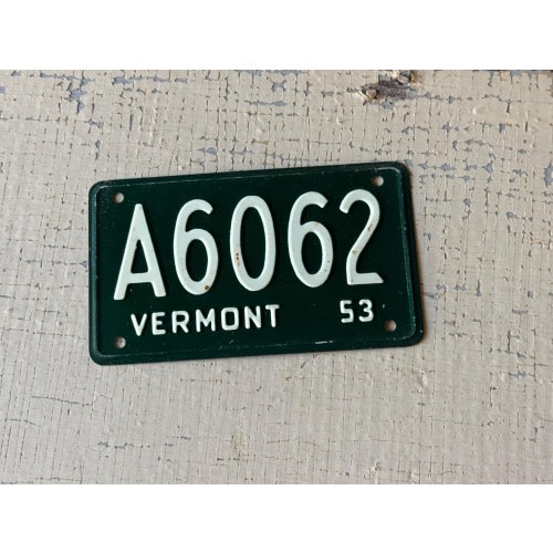 VINTAGE Mini License Plate - Vermont - 1953 - Collectible- Green + White