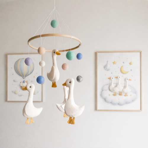 Goose baby nursery mobile - Baby mobile goose- Baby mobile neutral - Goose baby shower -Baby crib - felt gosse