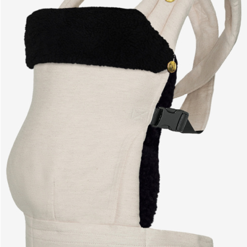 Zeitgeist Spirit + Shearling Insert Black | ARTIPOPPE | Elevate your desired Zeitgeist Baby Carrier with an attachable insert for an additional layer of warmth and comfort.