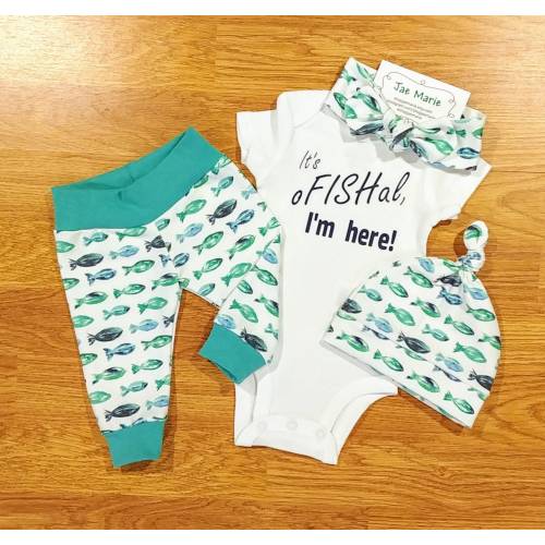 Gender Neutral Coming Home Outfit,  baby boy, baby girl, unisex, gender neutral clothes, baby shower gift, ofishal, hello world, going home
