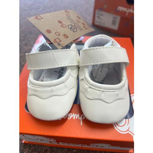 Oomphies Amina Crib Shoe – Buttons & Bows Boutique