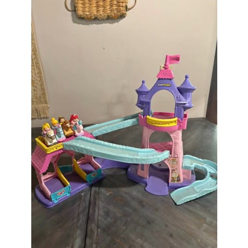 Klip Klop Castle with 4 horses
