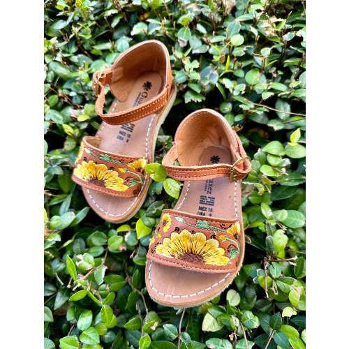 Xochilt Huarache Girls