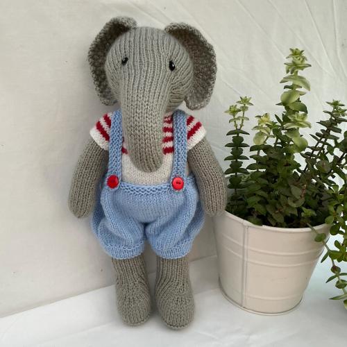 Noah the elephant with removable clothing