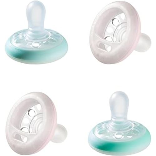 Tommee Tippee Breast-Like Night Pacifier, 0-6 Months, Breast-Like Baglet, BPA-Free Binkies, Glow in The Dark Technology, Pink/Blue, Pack of 4