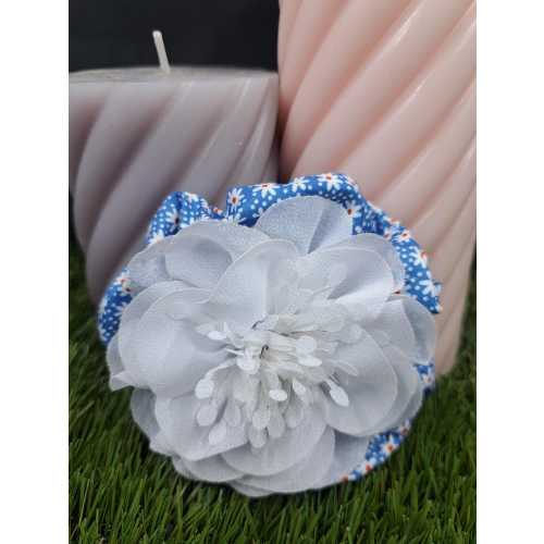 Cute White Flowers Tracking Bow