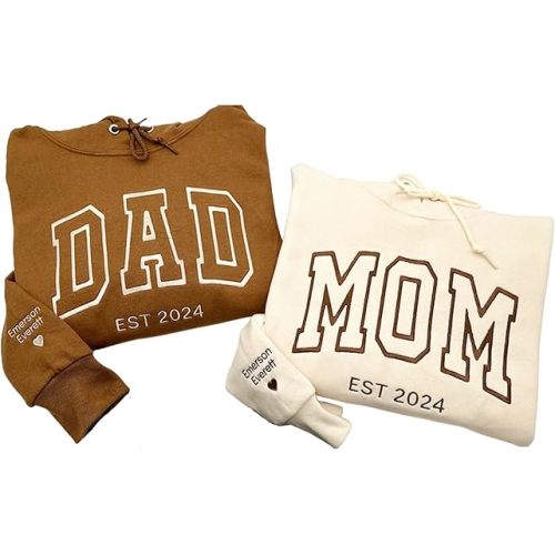Personalized Embroidered DAD MOM Sweatshirt With Kids Name On Sleeve With Heart, Sweatshirt Dad Mama Crewneck, Embroidered Sweatshirt Gift for Dad Mom, Daddy Est Year