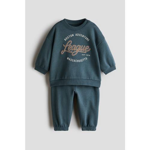 2-PIECE PRINTED SWEATSHIRT AND JOGGERS SET