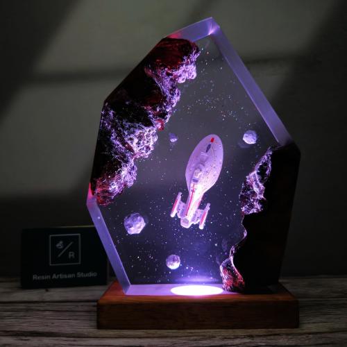 Star Trek USS Voyager NCC-74656 figure, USS voyager ncc-74656 statue, star trek model, spaceship lights, Diorama Ncc 1701C, Resin art decor