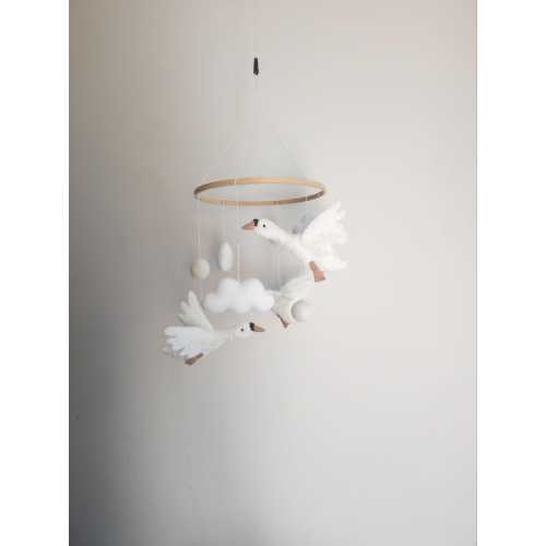 Goose baby nursery mobile - Baby mobile goose- Baby mobile neutral - Goose baby shower -Baby crib - felt gosse