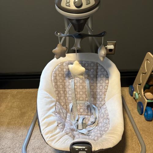 Graco baby swing with music and seat vibration...