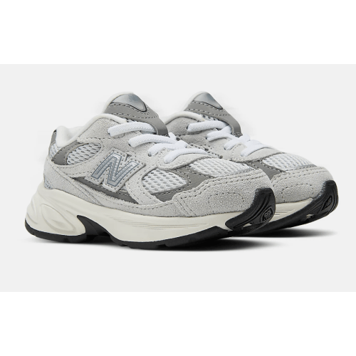 2010 Bungee New Balance Sneaker Size (0-10) Size 2