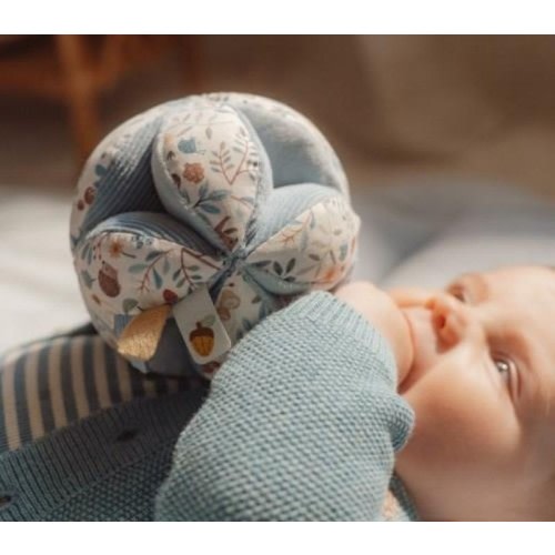 Pelota Montessori suave con sonajero – Forest Friends (Little Dutch)