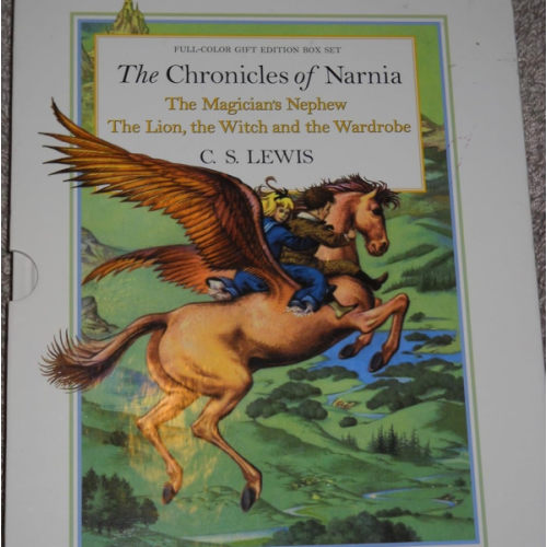 The Chronicles of Narnia Full-Color Oversize Gift Edition Box Set: The Magician's Nephew; The Lion, the Witch, and the Wardrobe