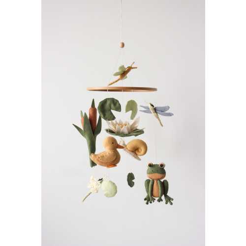 Pond baby mobile, frog baby mobile, duck crib mobile, felt woodland nursery decor, forest nature mobile