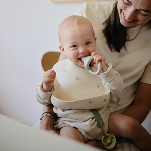 mushie Silicone Baby Bib (Pretzels)