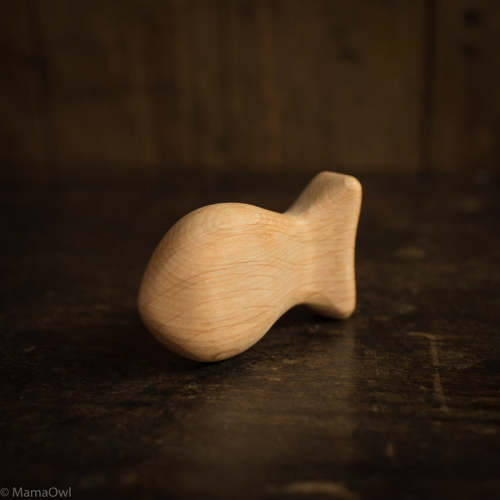 Wooden rattle fish with precious stones – MamaOwl