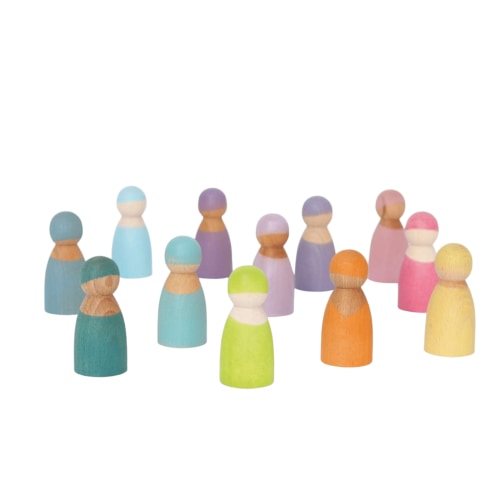 Grimms playing dolls