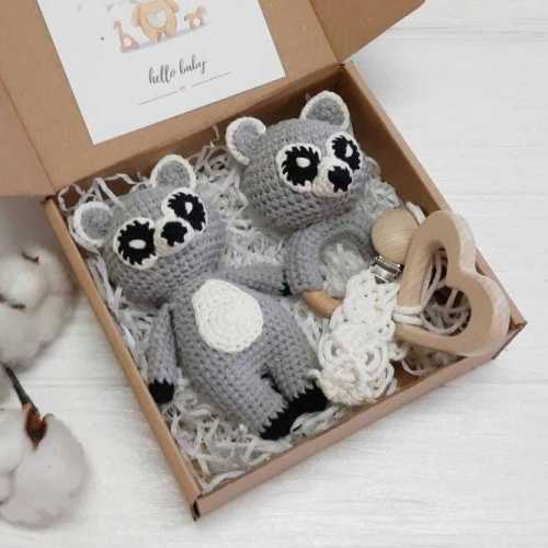 Racoon baby gift set, booties and toy for pregnancy announcement, raccoon woodland shower gift, racoon newborn, knit raccoon toy & rattle