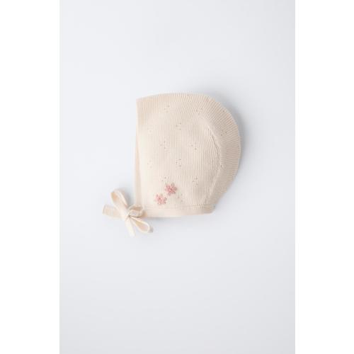 CONTRAST EMBROIDERED FLOWER KNIT BONNET - Mid-ecru | ZARA United States