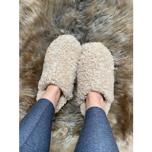 THE EVERYDAY SLIP-ON: TAN SHEARLING SHEEPSKIN