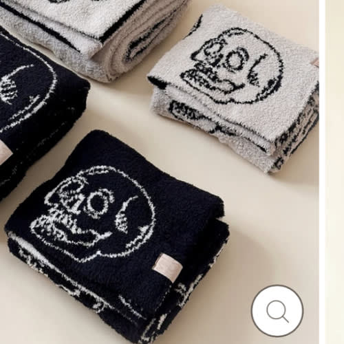 Skull & Peace Signs | Plush Blanket