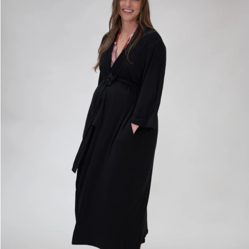 Robes in Black – Lila