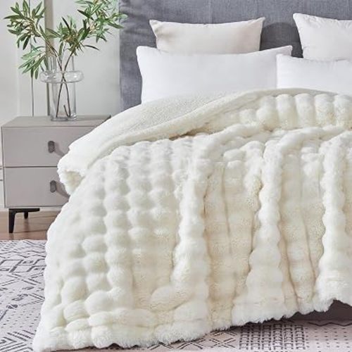 Creamy White Bubble Blanket Faux Fur Sherpa Throw (50x60)