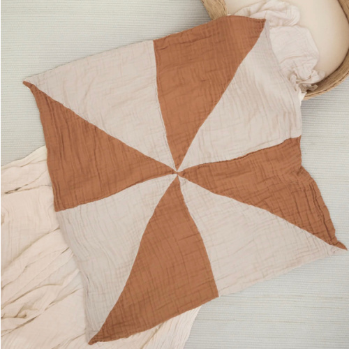 the heirloom collection / pinwheel baby blanket (umber, sienna)