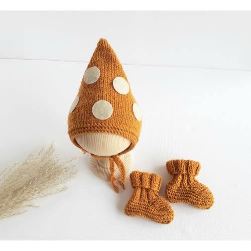 Newborn baby cottagecore mushroom outfit Fairy garden newborn knit clothes Toadstool bonnet hat booties Woodland baby shower gift boy girl