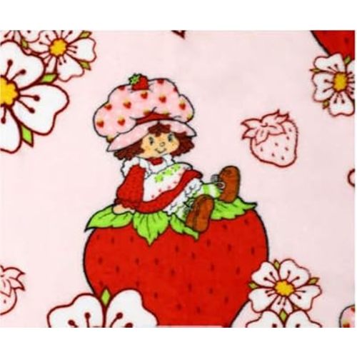 Jay Franco Strawberry Shortcake Travel Blanket, Super Soft Plush Throw, 40 x 50 Inch, Lightweight Polyester Blanket for Kids, Travel, Nap Time, Bedroom & Gifts