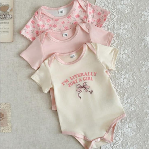 SHEIN Baby Girl Cute And Comfortable Three Pieces Short-Sleeved Baby Girl Bodysuit With Floral Print And English Letter Flower Embroidery On The Chest