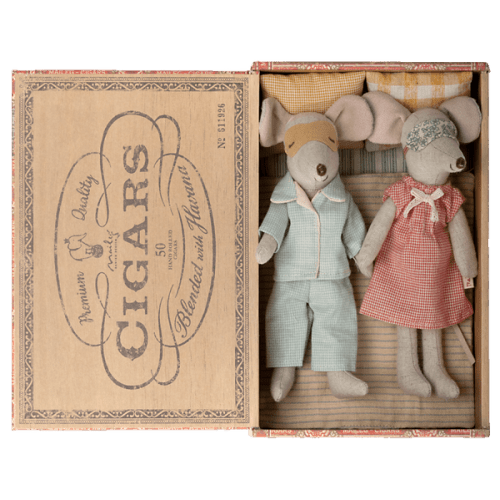 Mum & Dad Mice in Cigar Box
