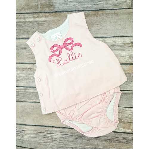 Monogrammed baby girl diaper set with bow design, newborn gift, baby shower gift, monogrammed baby outfit, bloomer set