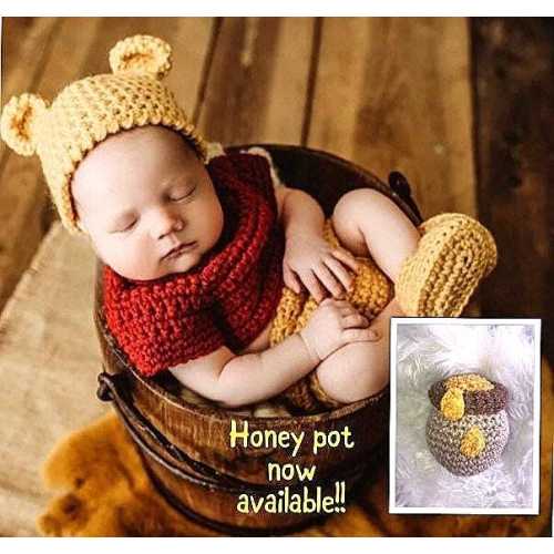 Winnie the Pooh inspired crochet photo prop. Pooh costume. Boy/girl options. Newborn size only. Fast shipping!