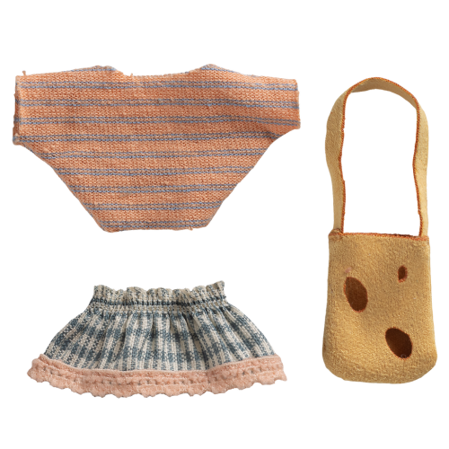 Clothes and bag, Little sister mouse