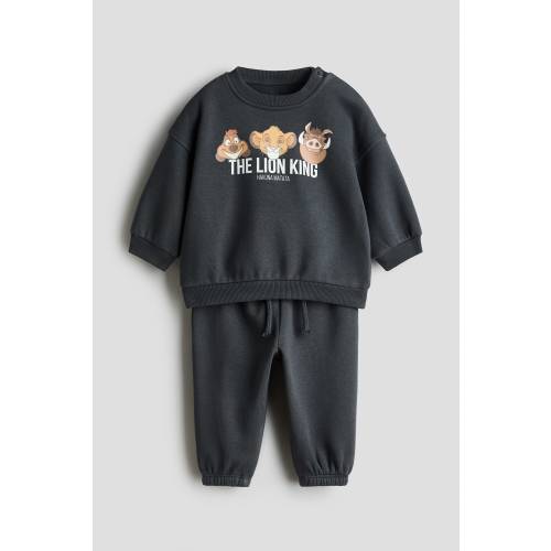 2-PIECE PRINTED SWEATSHIRT AND JOGGERS SET