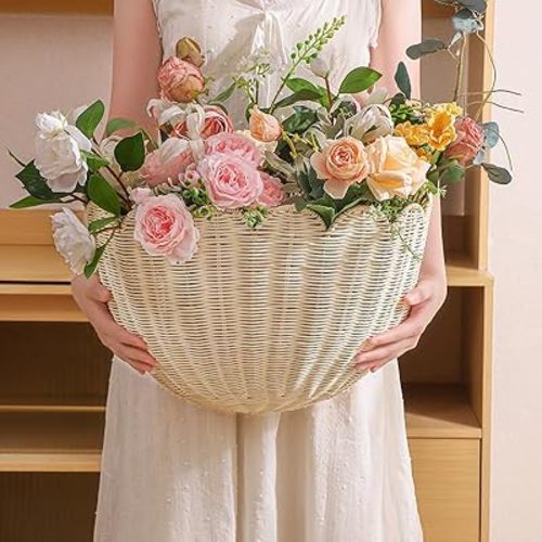 Scalloped Hanging Wicker Baskets for Wall, Scalloped Home Decor, Hanging Woven Rattan Wall Basket for Flowers Front Door Bathroom Storage (Natural)