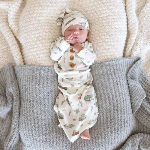 Later Gator Bamboo Waffle Newborn Baby Knot Gown & Hat Set