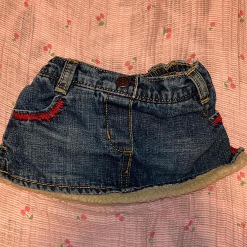 Vintage baby girl skirt
Old navy 3-6 months