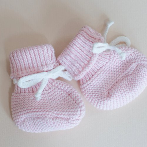 Knit Booties with white tie in Pink