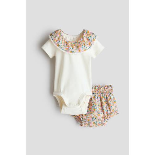 2-PIECE BODYSUIT AND BLOOMERS SET