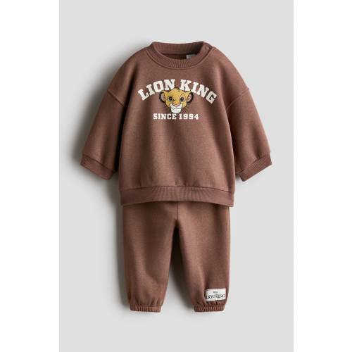 2-PIECE PRINTED SWEATSHIRT AND JOGGERS SET