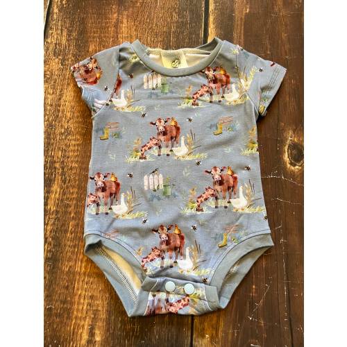 farm animals baby bodysuit, farm baby clothes, infant boy coming home outfit, barnyard baby shower gift, oink cluck moo first birthday