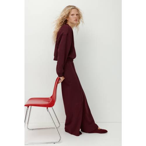 2-PIECE SWEATSHIRT AND JOGGERS SET