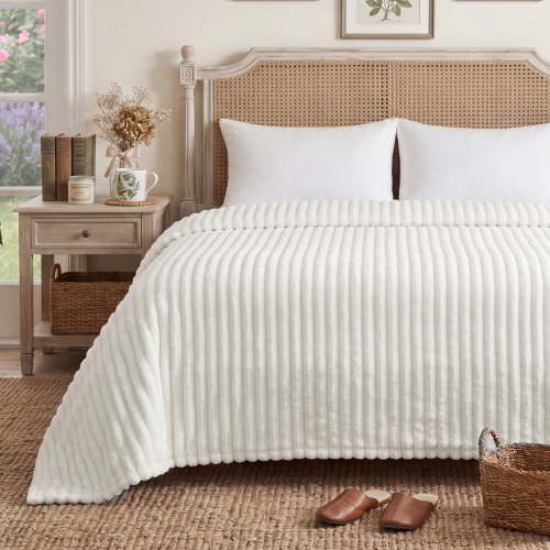 U by Bedsure White Fleece King Blanket for Couch, Super Soft Cozy Blankets, for Women, Girls,108x90 Inches