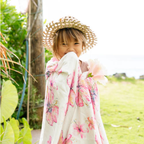 Hibiscus Kiss Throw Blanket